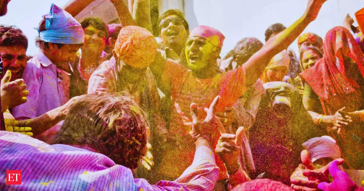 Going out to play Holi in Noida? Police will fine you Rs 10,000 if you do this