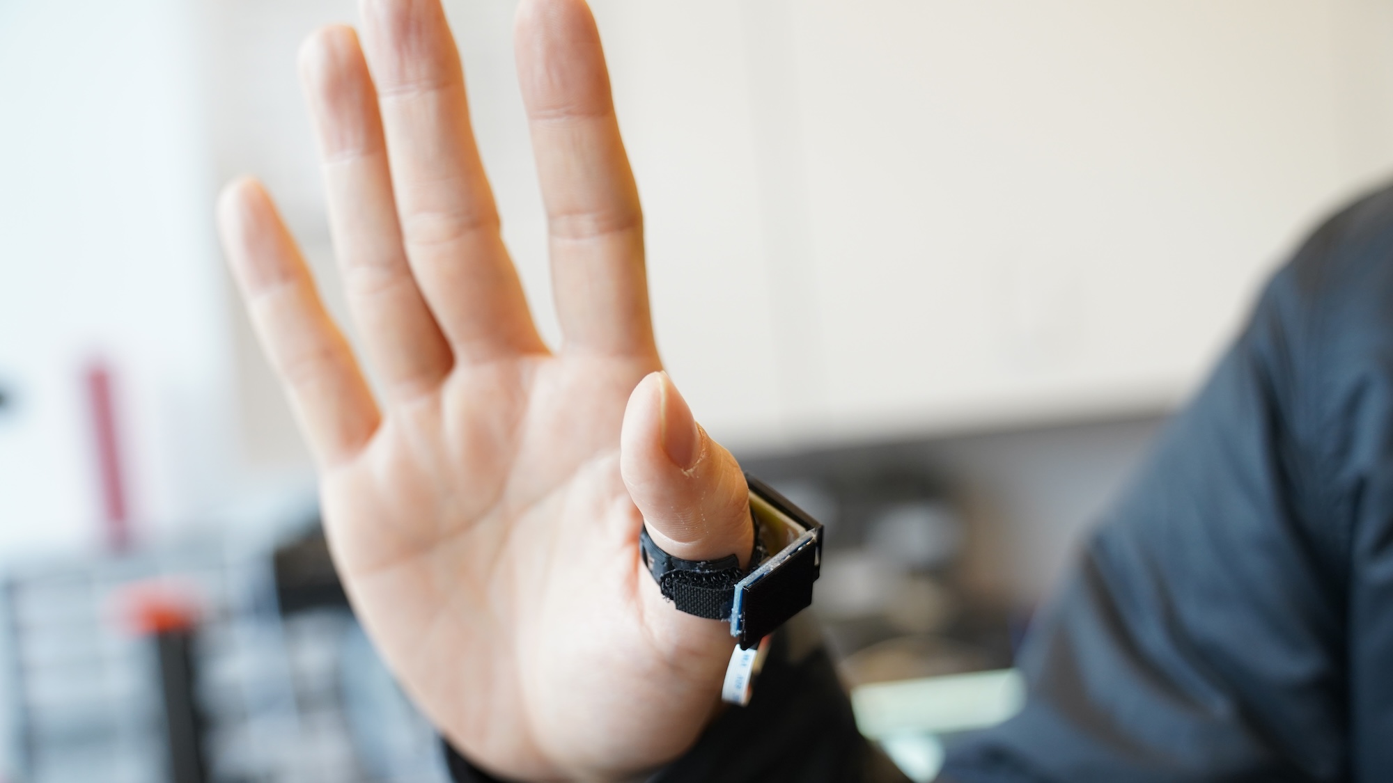 Wearable ring translates sign language into text