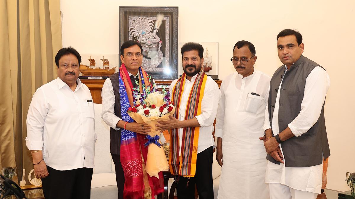 cm-requests-centre-to-allot-funds-for-sports-infra-development-in-telangana