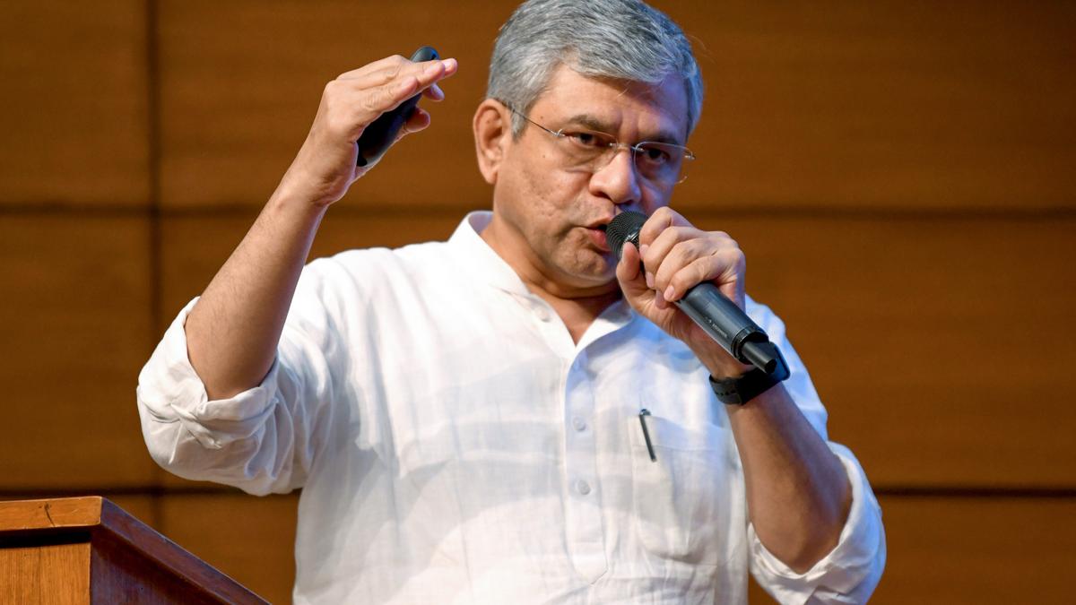 ₹10,000-crore-sanctioned-in-union-budget-for-strengthening-rail-infrastructure-in-bihar:-vaishnaw