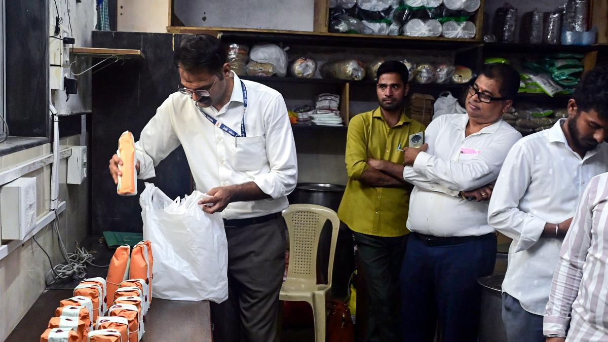 maharashtra-fda-suspends-mla-hostel-caterer’s-licence-after-‘stale-food’-claim-by-legislator