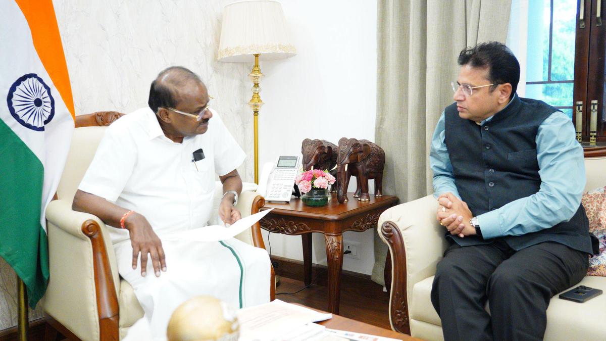 union-minister-to-examine-revival-of-cci,-siil-units in-telangana