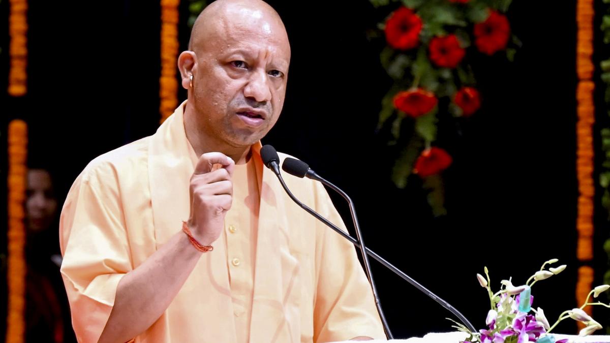 stay-cautious-against-those-who-try-to-divide-hindus-and-sikhs:-adityanath-in-lucknow