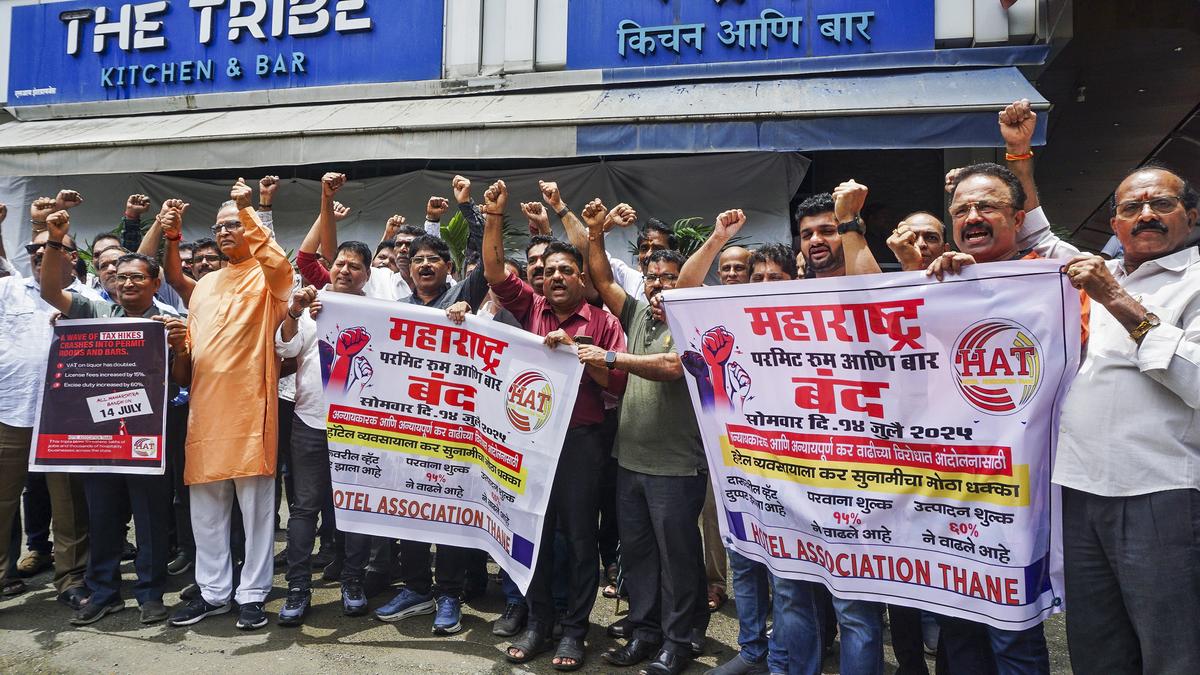 maharashtra-hotel-association-held-one-day-strike-to-oppose-duty-hike-on-alcohol