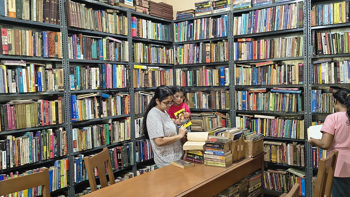 kolkata’s-oldest-bookshop-opens-a-free-library-at-its-historic-college-street-premises