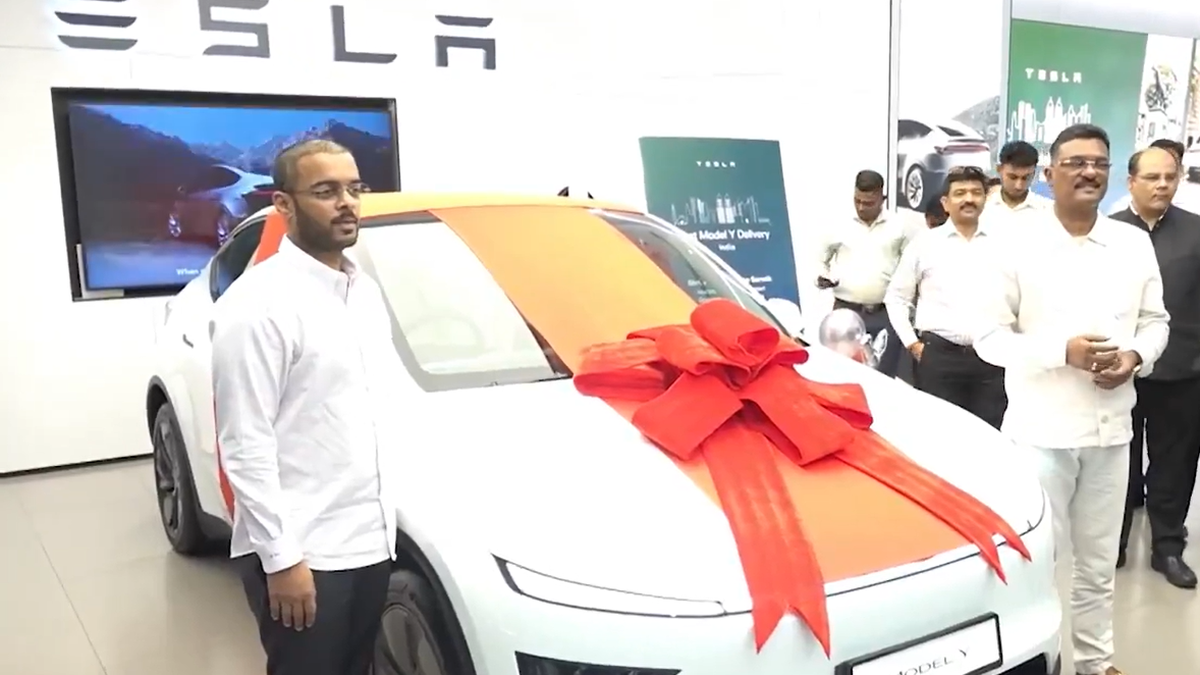 maharashtra-minister-sarnaik-receives-first-delivery-of-car-from-tesla-showroom-in-mumbai