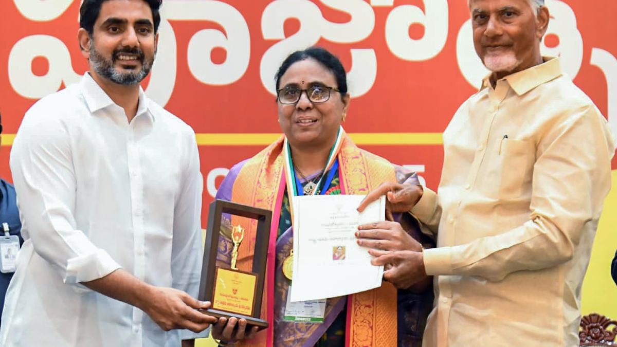 chief-minister-naidu-urges-teachers-to-bring-in-innovation-to-help-today’s-tech-savvy-students