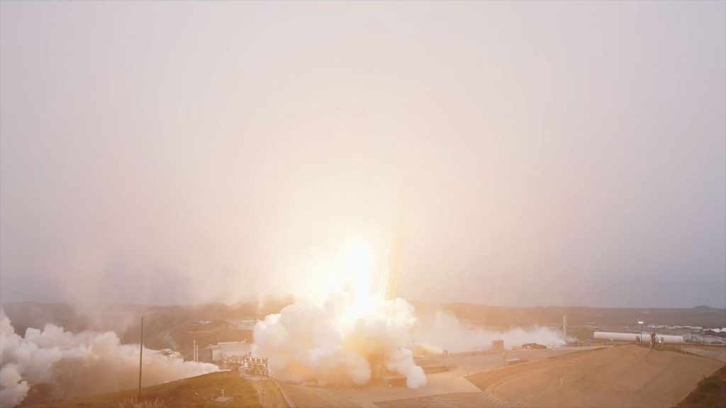 SpaceX launches 24 Starlink satellites from California (video)