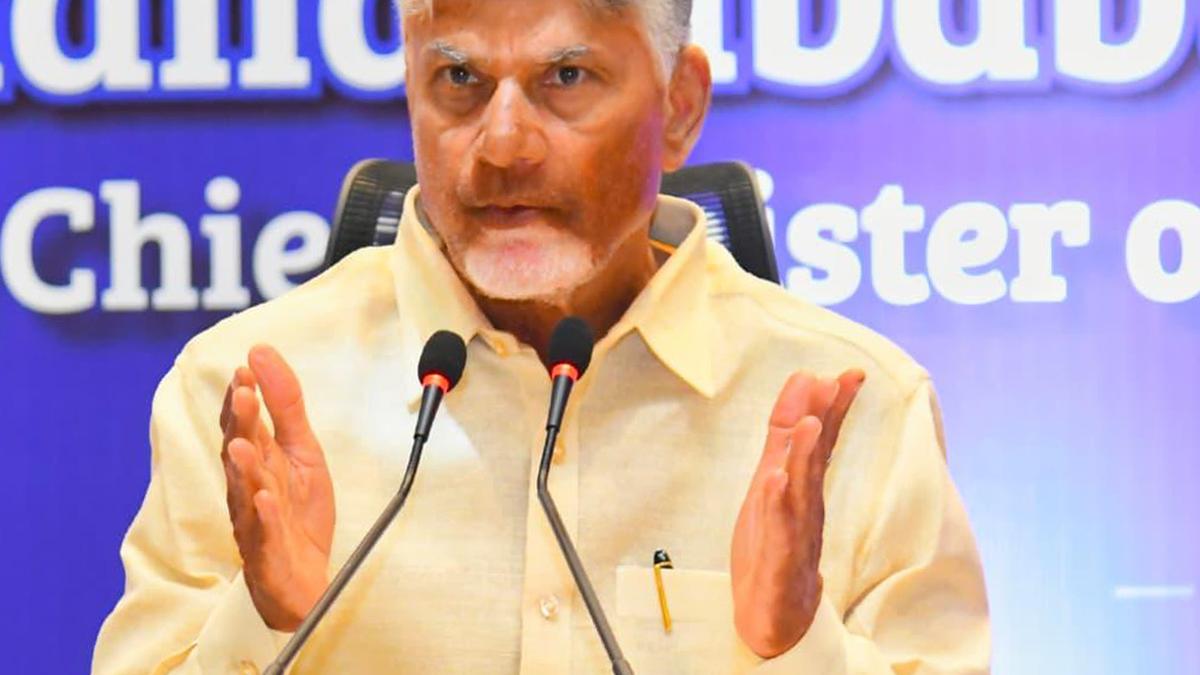 meet-farmers’-fertilizer-needs-fully,-cm-tells-officials