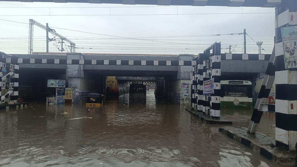 downpour-disrupts-life-in-warangal;-passengers-rescued-as-two-buses-stranded-in-floodwater