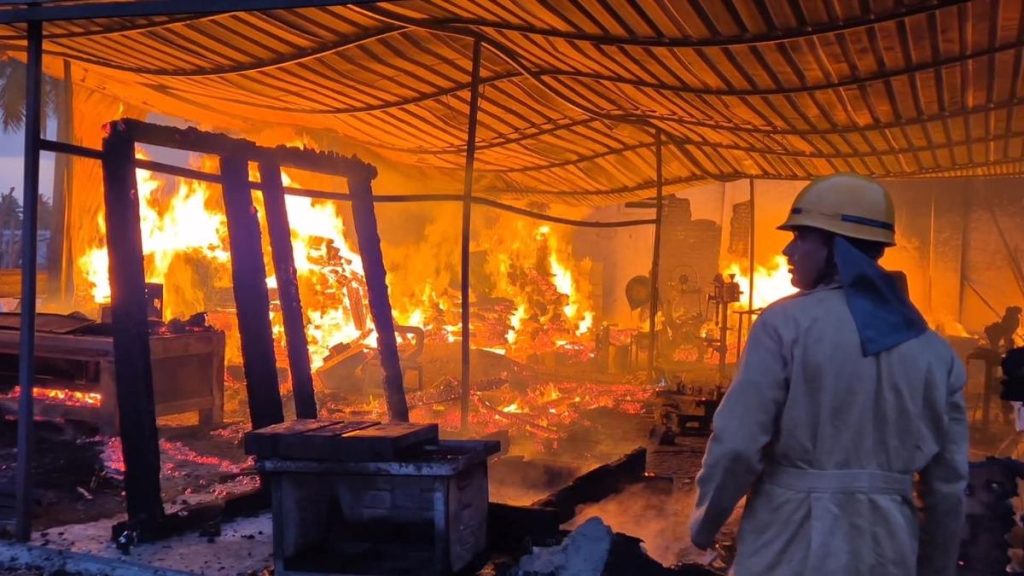 Furniture Shop Near Vaniyambadi Destroyed in Fire