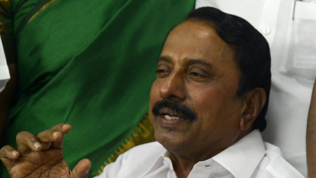 aiadmk-mla-sengottaiyan-confirms-meeting-bjp-leaders-amit-shah,-nirmala-sitharaman-in-new-delhi