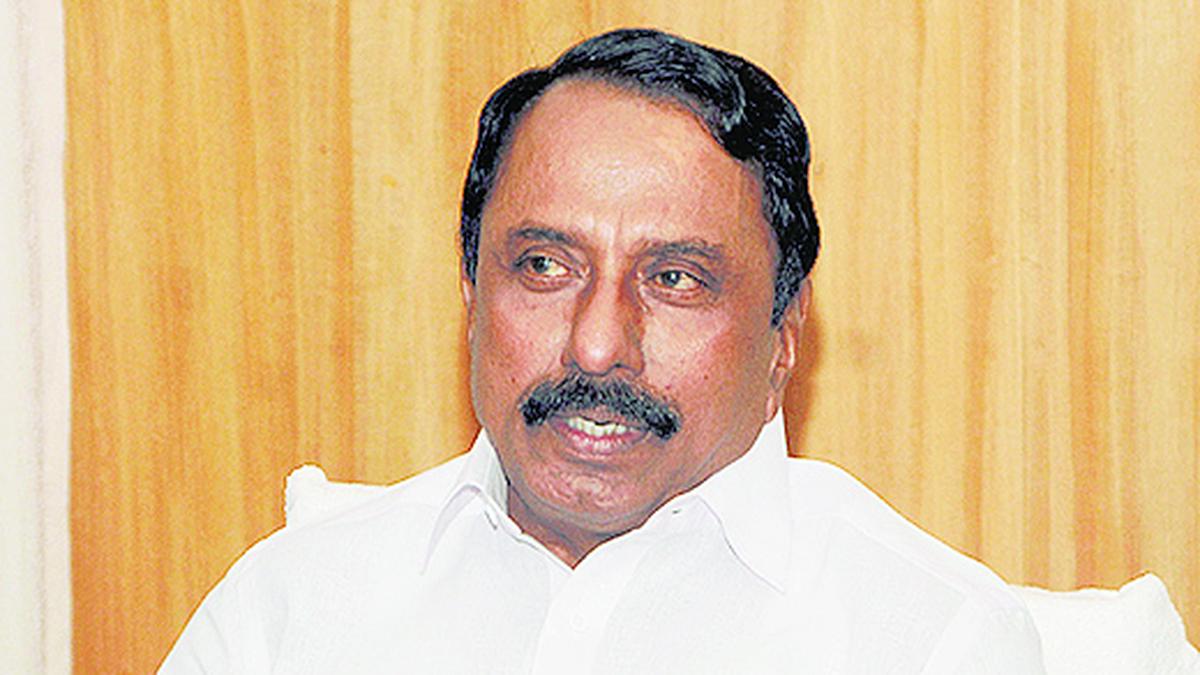 pm-modi,-home-minister-shah-‘foremost-leaders-in-the-world’,-says-sengottaiyan