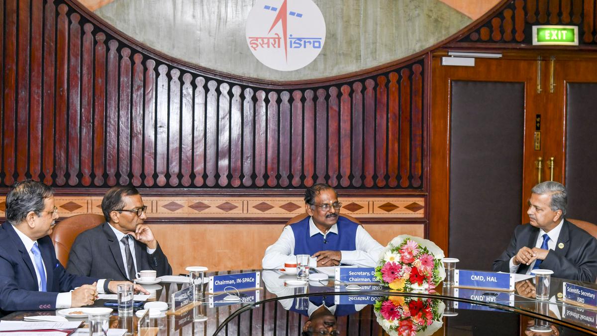 isro-inks-pact-with-hal-for-transfer-of-small-satellite-launch-vehicle-technology