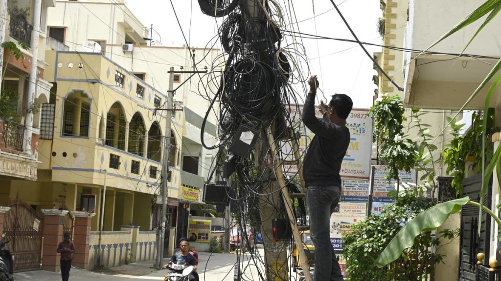 Hyderabad's Cable Clean-Up Causes Mobile Network Disruption for Lakhs