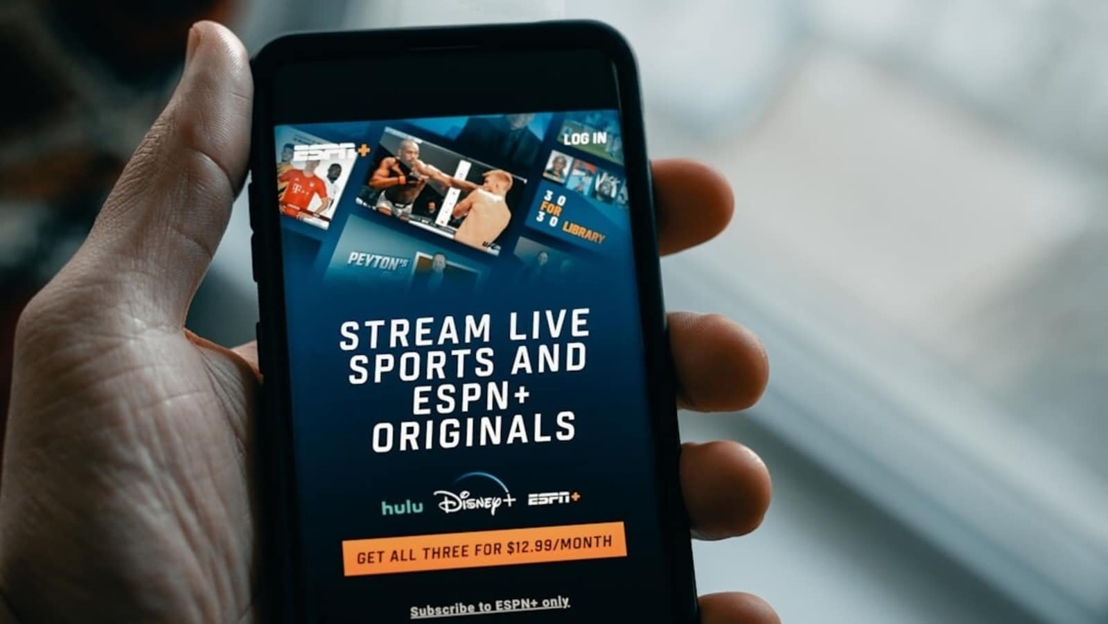 ESPN fantasy down on NFL Sunday; users say app not working and updating