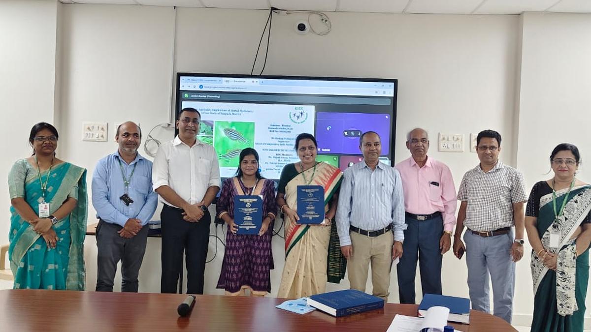 breaking-barriers:-first-chuktia-bhunjia-girl-from-odisha-clears-phd
