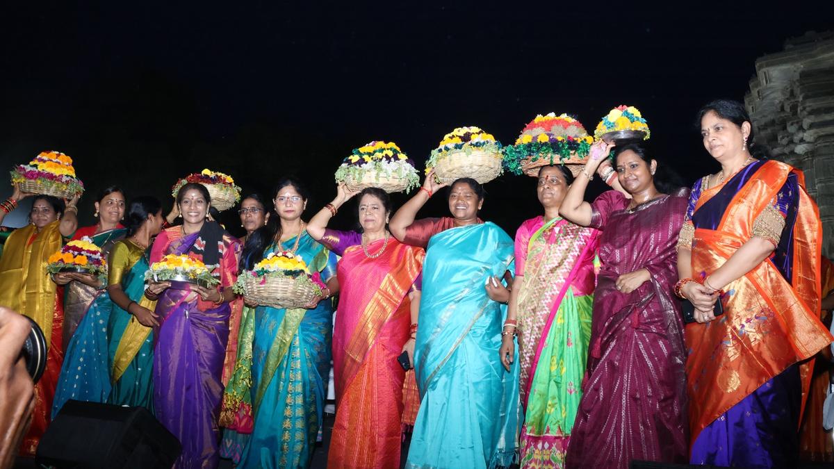 bathukamma-festivities-commence-with-pomp-and-gaiety-in-warangal